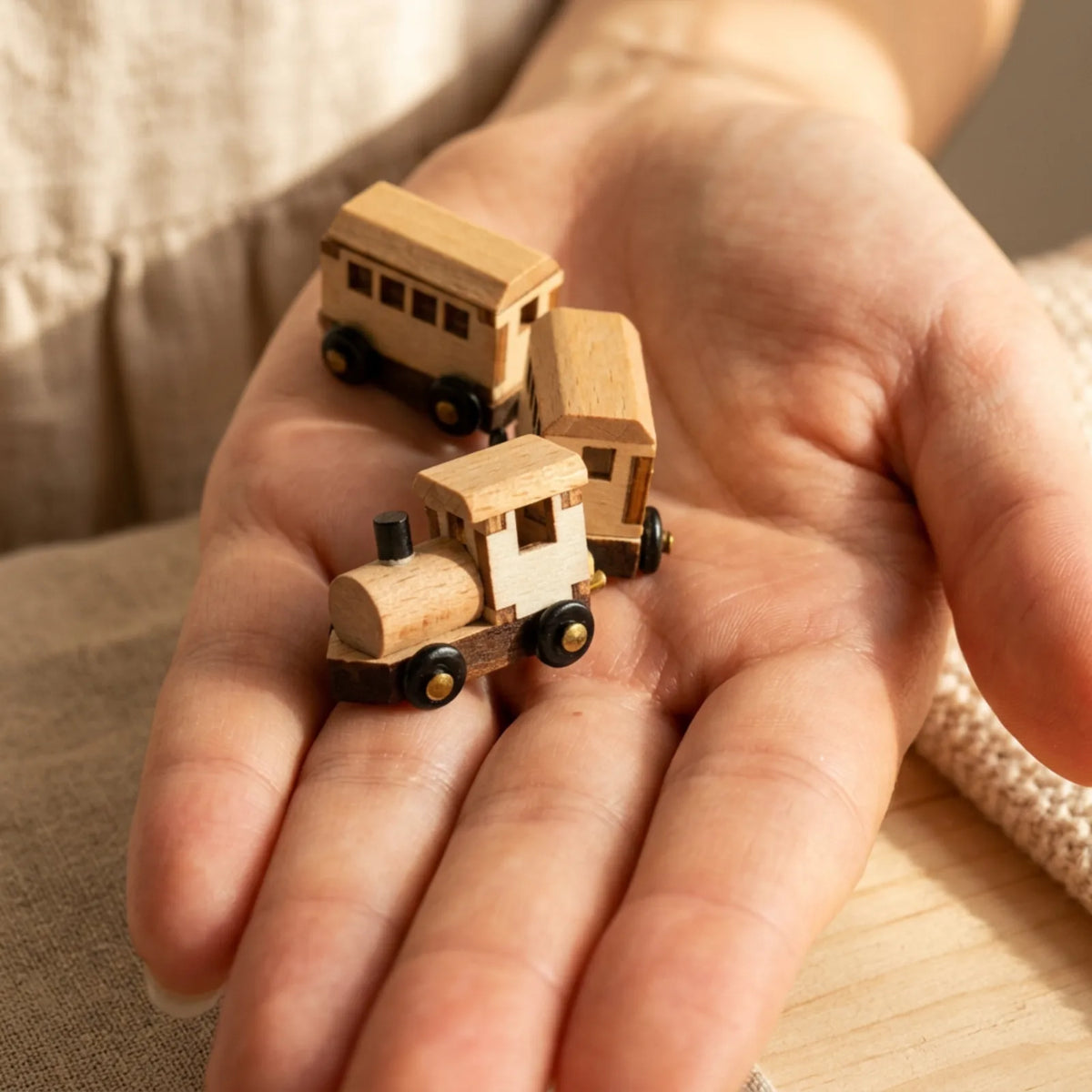 Дървена Музикална Кутия Влакче – С Движищи Се Елементи – снимка 4