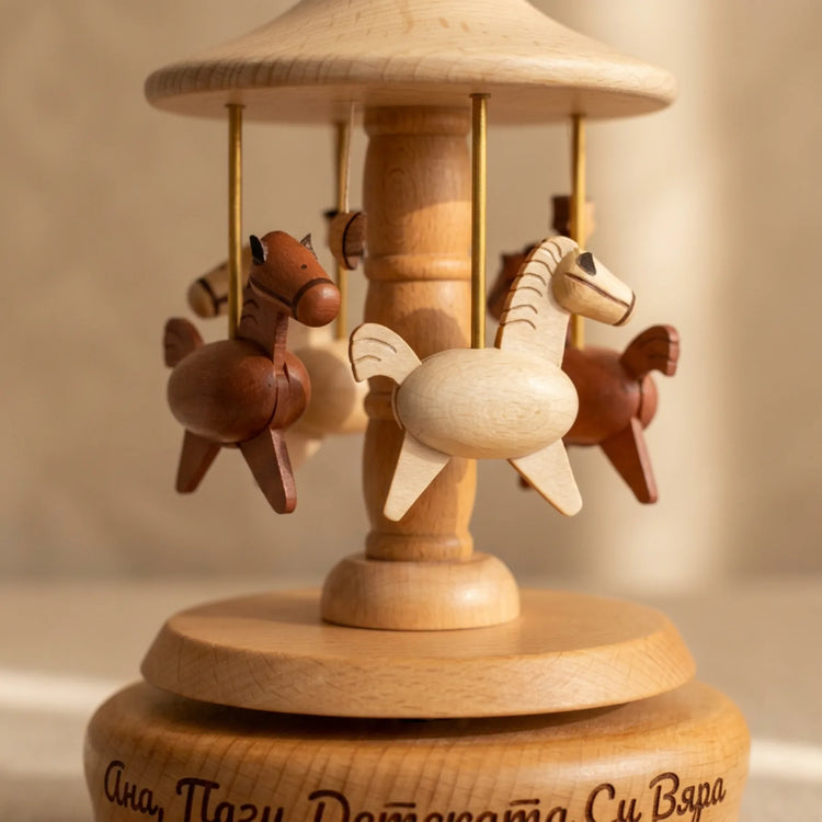 Дървена Музикална Кутия Карусел – Букова с Персонализация