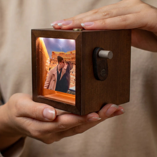 Дървена Манивела с Гравюра – Персонализирани Снимки