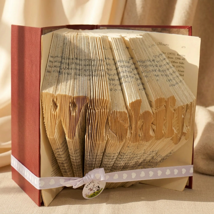 Персонализирана Ръчно Сгъната Книга с Име или Дата