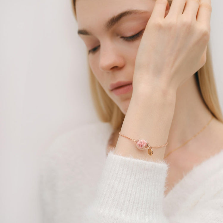 Сребърна Гривна с Истинско Цвете и Персонализиран Медальон - Wishifyy