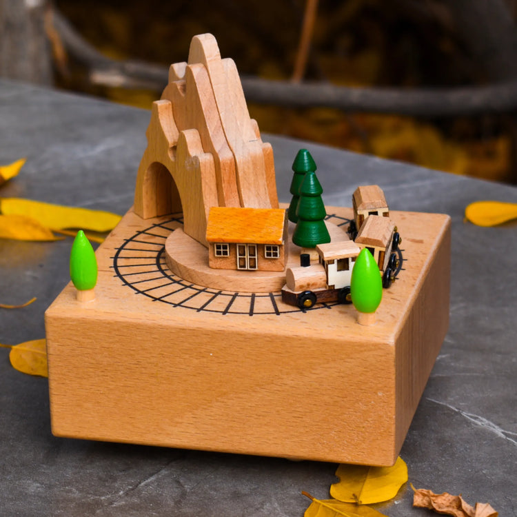 Дървена Музикална Кутия Влакче – С Движищи Се Елементи - Wishifyy