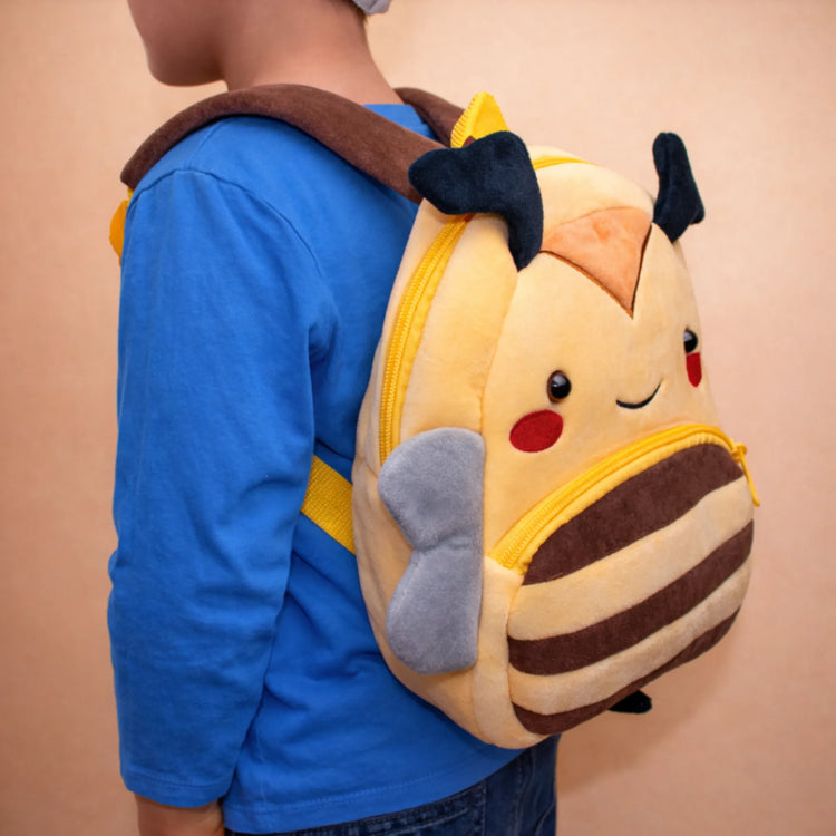 Плюшена Раница с Име – Пчеличка, Бродерия по Избор | Детски Подарък - Wishifyy