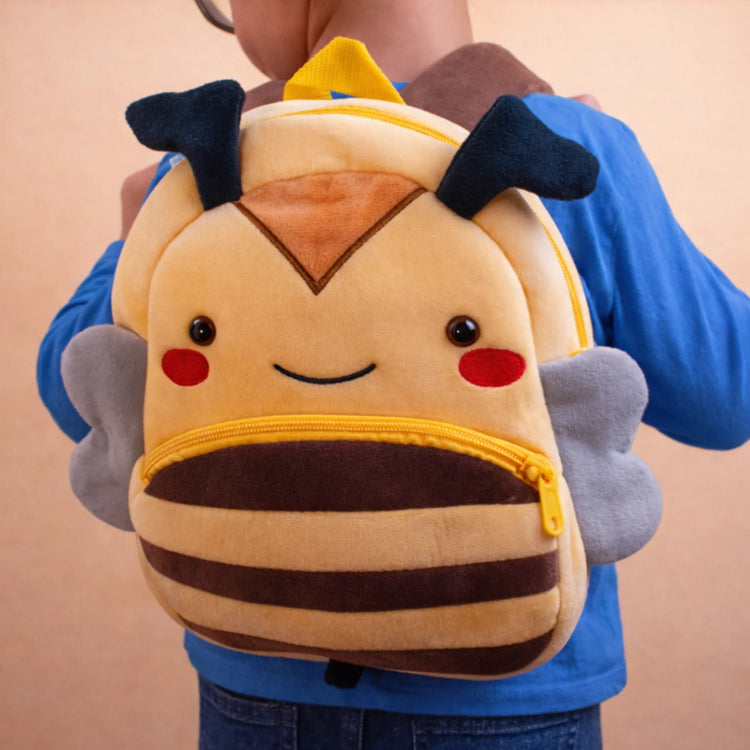 Плюшена Раница с Име – Пчеличка, Бродерия по Избор | Детски Подарък - Wishifyy