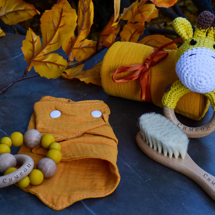 Детски Подаръчен Комплект – Ръчно Изработени Бебешки Играчки с Персонализация - Wishifyy