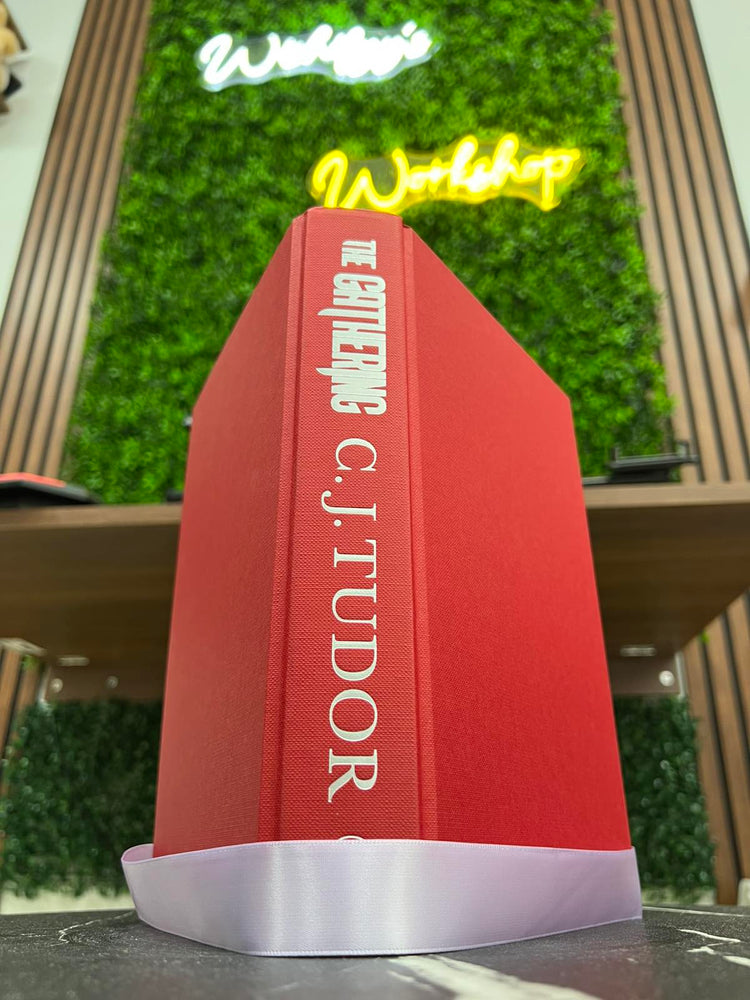 Book Art Personalized – Уникален Подарък с Изкуство от Книги