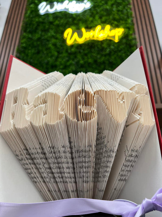 Book Art Personalized – Уникален Подарък с Изкуство от Книги