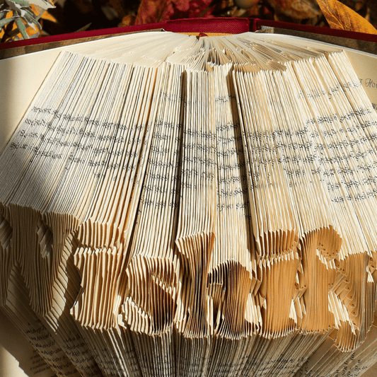 Book Folding Подарък – Персонализирана Сгъната Книга с Име или Дата