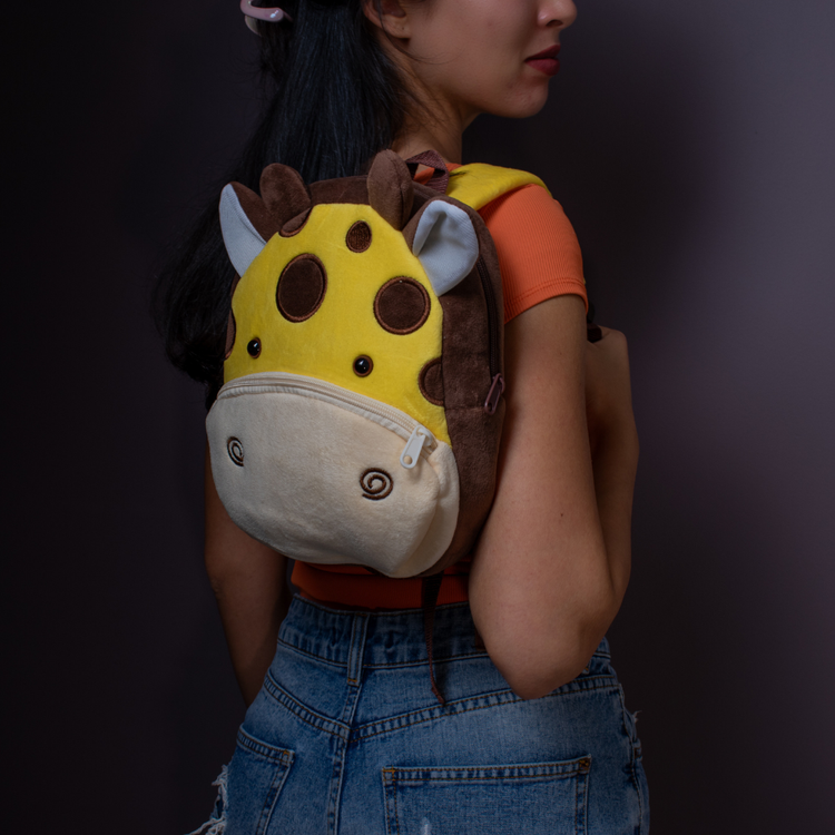 Плюшена Раница с Име – Жираф, Бродерия по Избор | Подарък за Дете