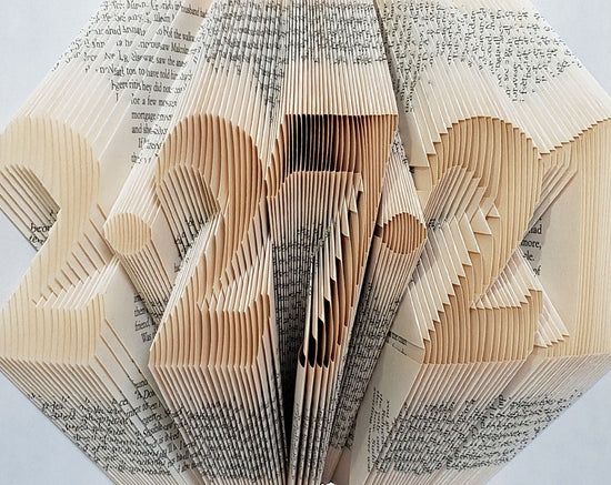 Book Art Personalized – Уникален Подарък с Изкуство от Книги