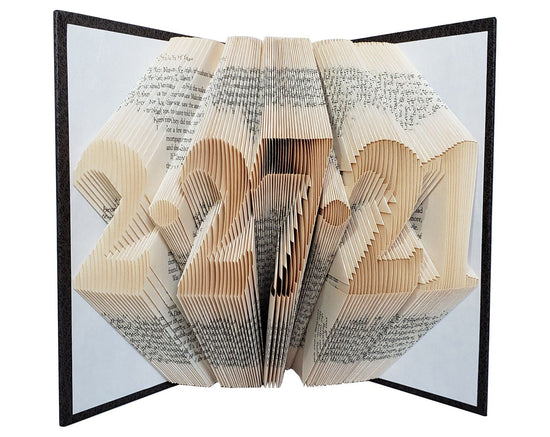 Book Art Personalized – Уникален Подарък с Изкуство от Книги