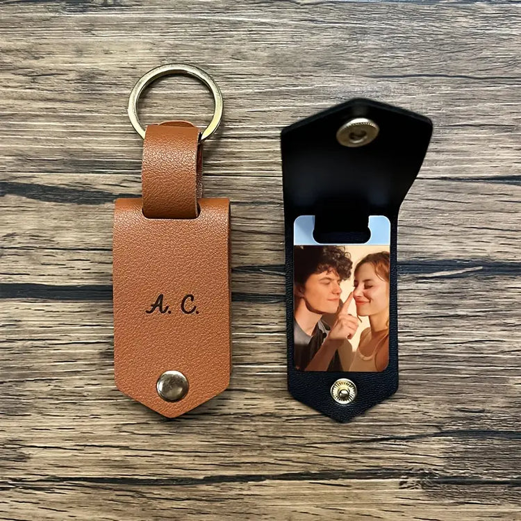 Personalized leather keychain with photo – Ideal gift