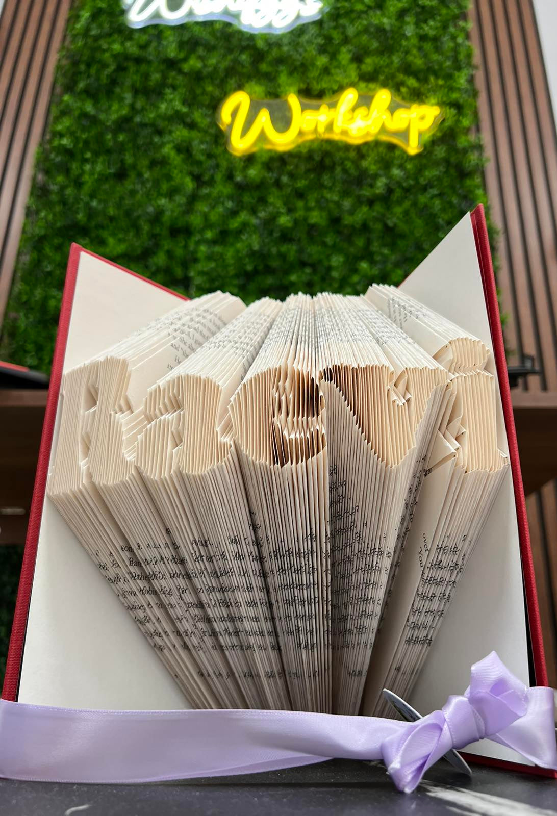 Book Folding Подарък – Персонализирана Сгъната Книга с Име или Дата - Wishifyy