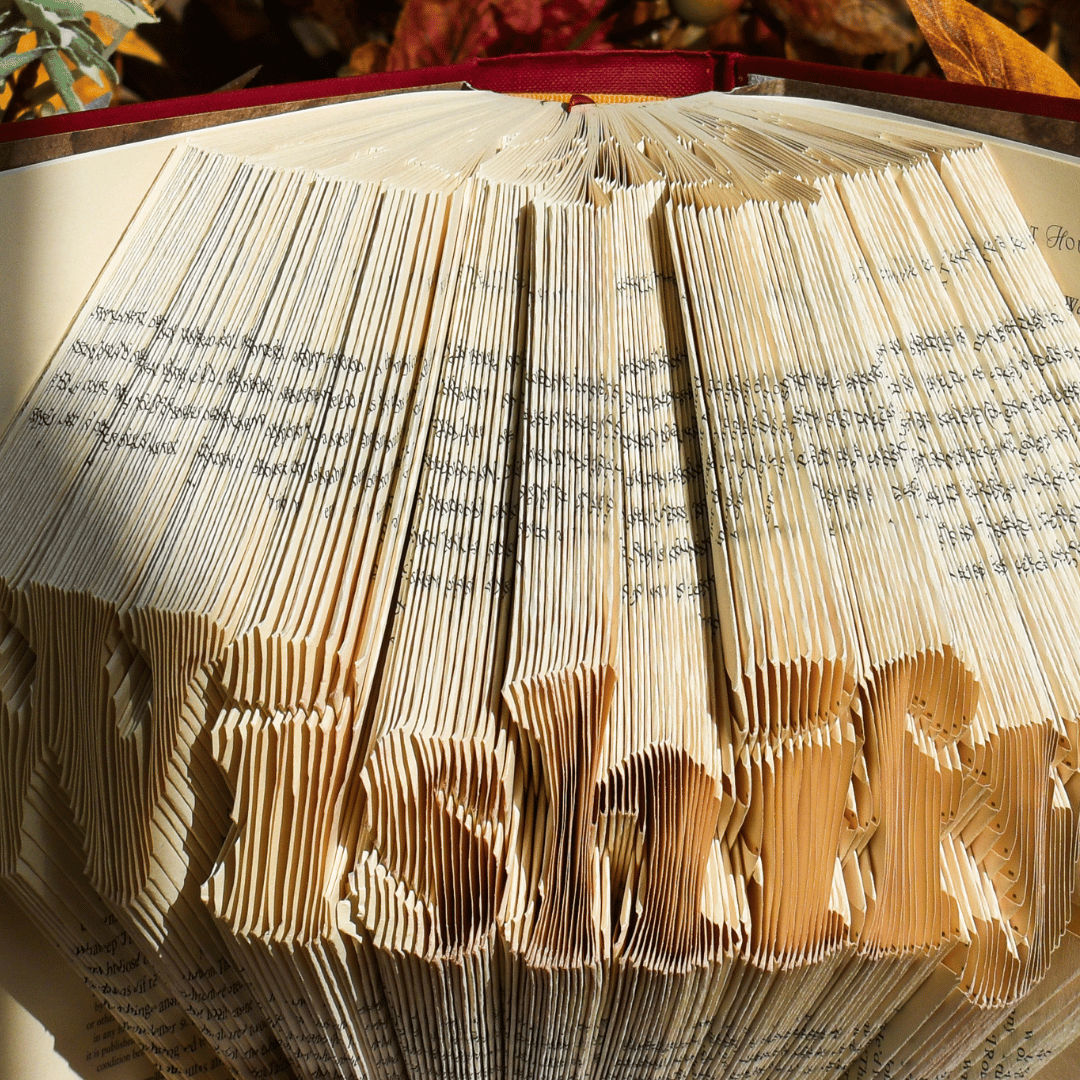 Book Folding Подарък – Персонализирана Сгъната Книга с Име или Дата - Wishifyy