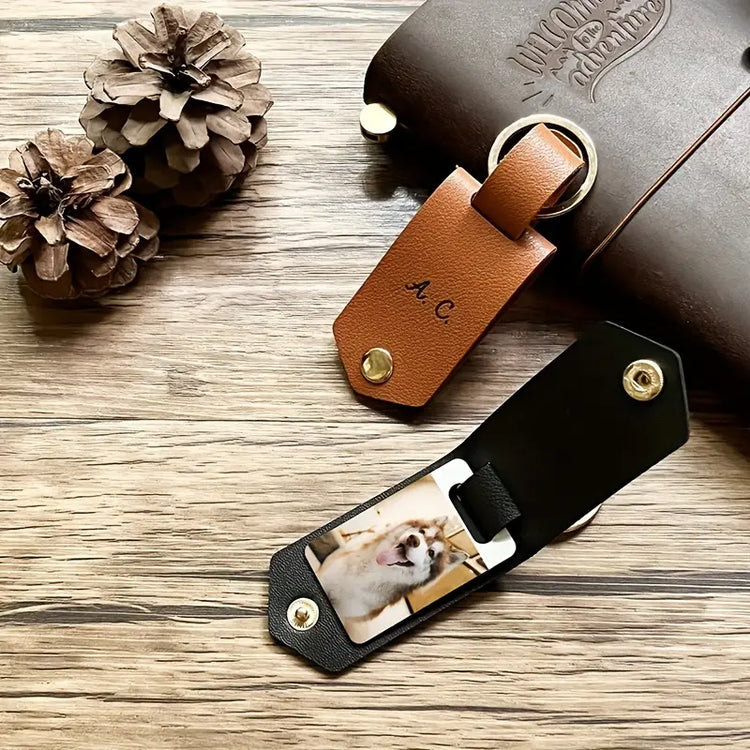 Personalized leather keychain with photo – Ideal gift