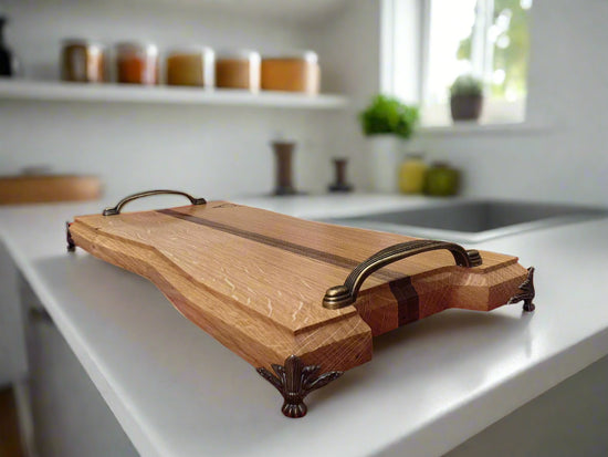 Дървена Дъска за Сервиране от Дъб с Орехова Ивица – Луксозна Ръчна Изработка - Wishifyy