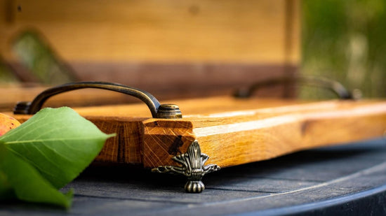 Дървена Дъска за Сервиране от Дъб с Орехова Ивица – Луксозна Ръчна Изработка - Wishifyy