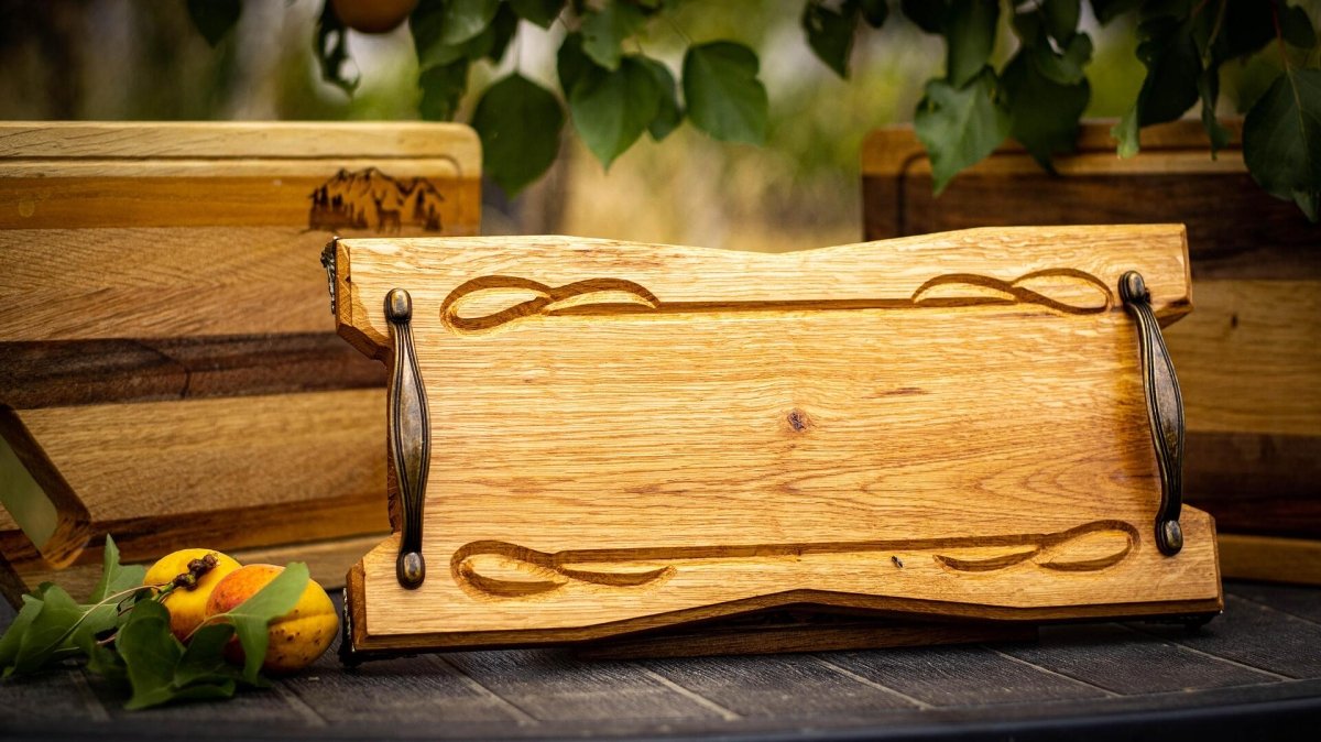 Дървена Дъска за Сервиране от Дъб с Орехова Ивица – Луксозна Ръчна Изработка - Wishifyy