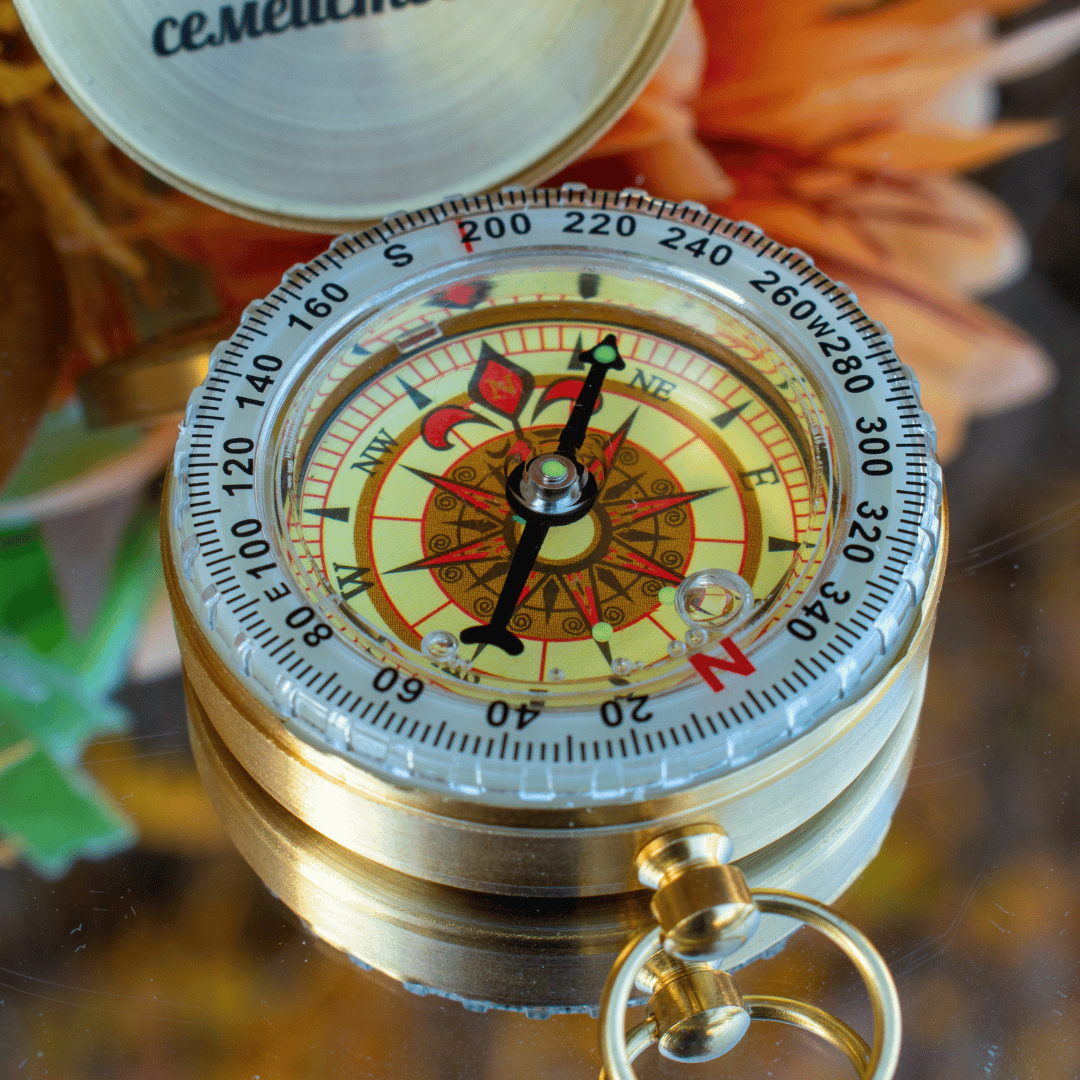 Месингов Компас с Персонализация – Винтидж Подарък за Пътешественици - Wishifyy