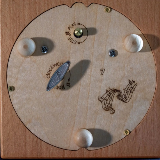 Дървена Музикална Кутия Влакче – С Движищи Се Елементи - Wishifyy