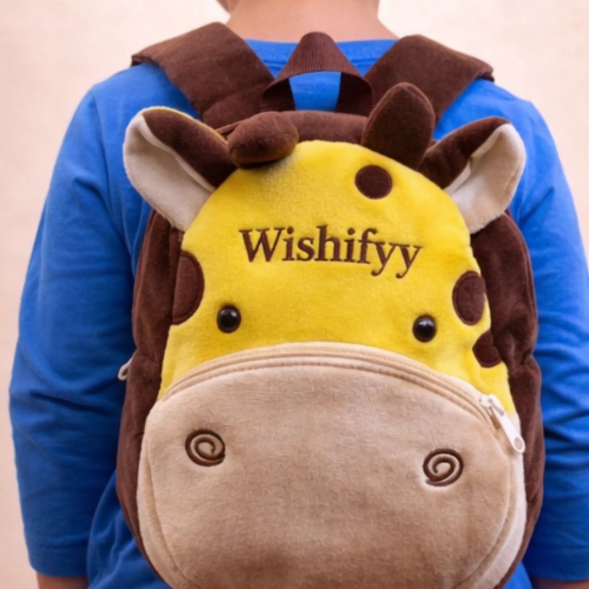 Плюшена Раница с Име – Жираф, Бродерия по Избор | Подарък за Дете - Wishifyy