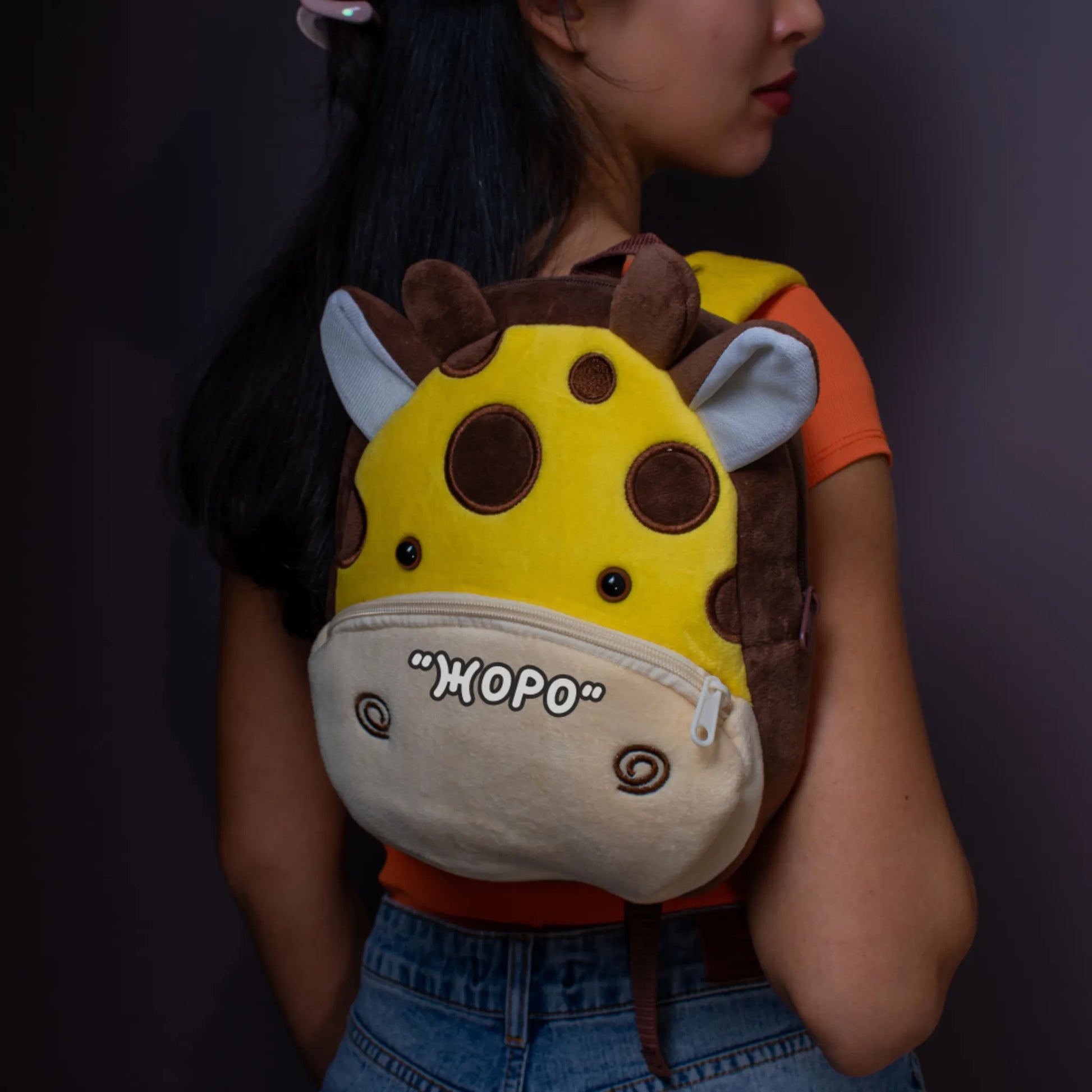 Плюшена Раница с Име – Жираф, Бродерия по Избор | Подарък за Дете - Wishifyy