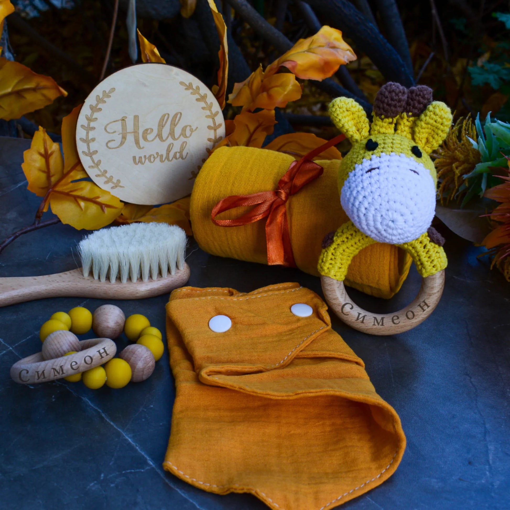 Детски Подаръчен Комплект – Ръчно Изработени Бебешки Играчки с Персонализация - Wishifyy