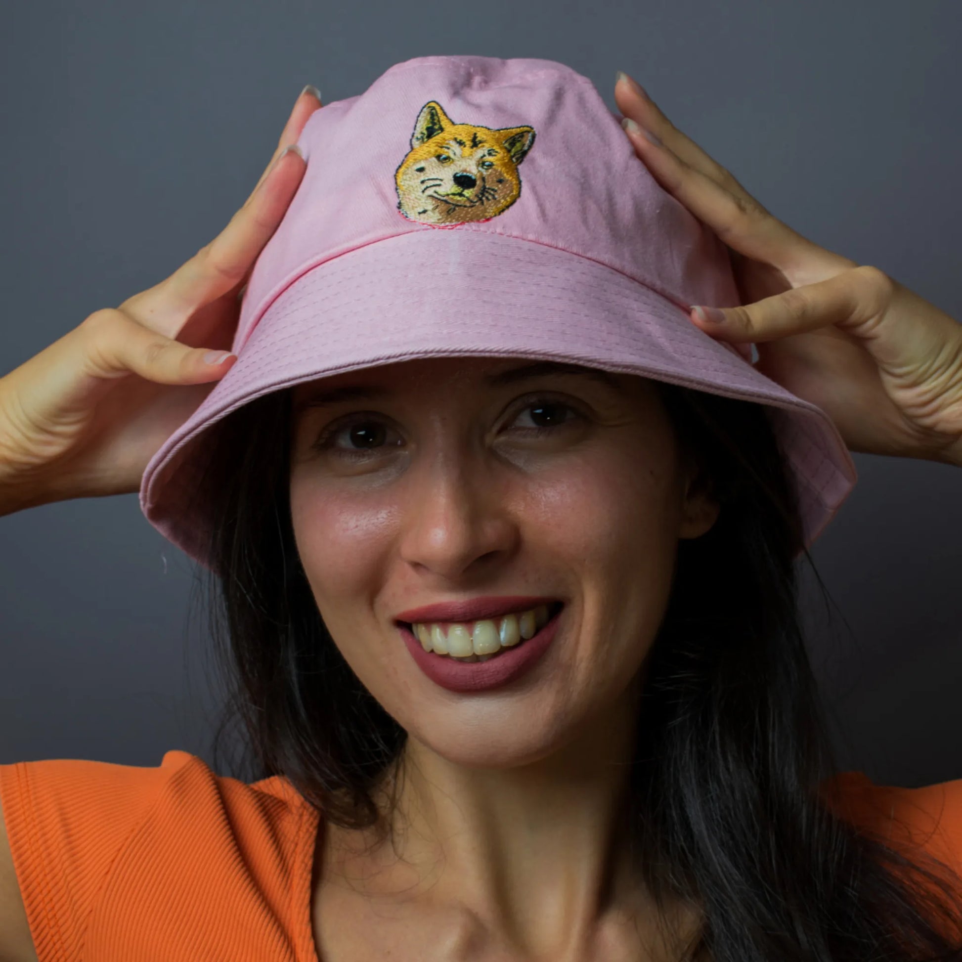 Шапка с Бродирано Куче/Котка по Снимка – Персонализиран Подарък | Бродерия - Wishifyy