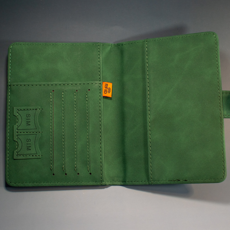 Персонализиран Калъф за Паспорт с Лазерно Гравиране – Име, Инициали или Послание - Wishifyy