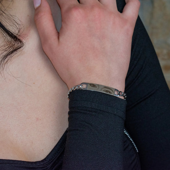 Гривна с гравирани очи по избор – Регулируема, от неръждаема стомана - Wishifyy